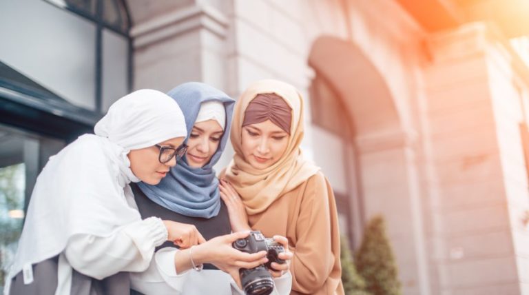 Detail Gambar Remaja Perempuan Muslimah Berpakaian Seragam Sangat Ketat Nomer 27