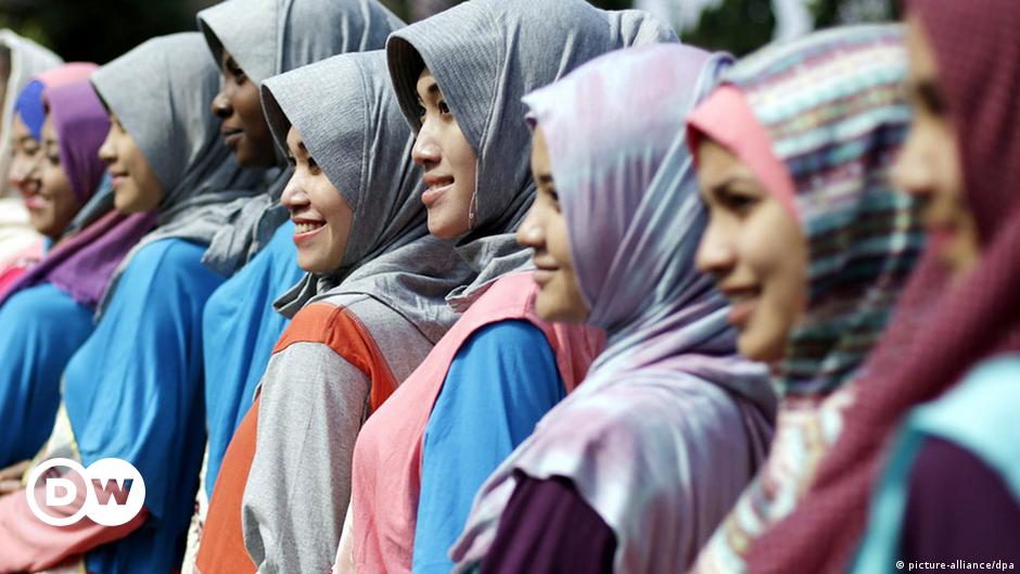 Detail Gambar Remaja Perempuan Muslimah Berpakaian Seragam Sangat Ketat Nomer 30