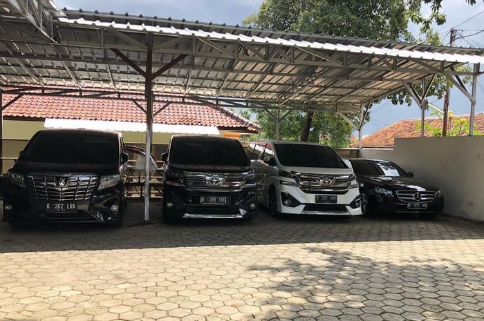 Detail Gambar Rental Mobil Nomer 37