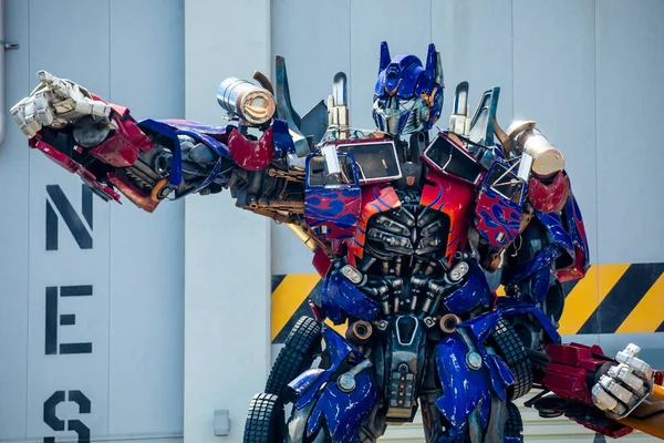 Detail Gambar Robot Transformers Nomer 11