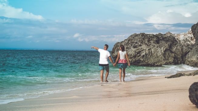 Detail Gambar Romantis Di Pantai Nomer 33