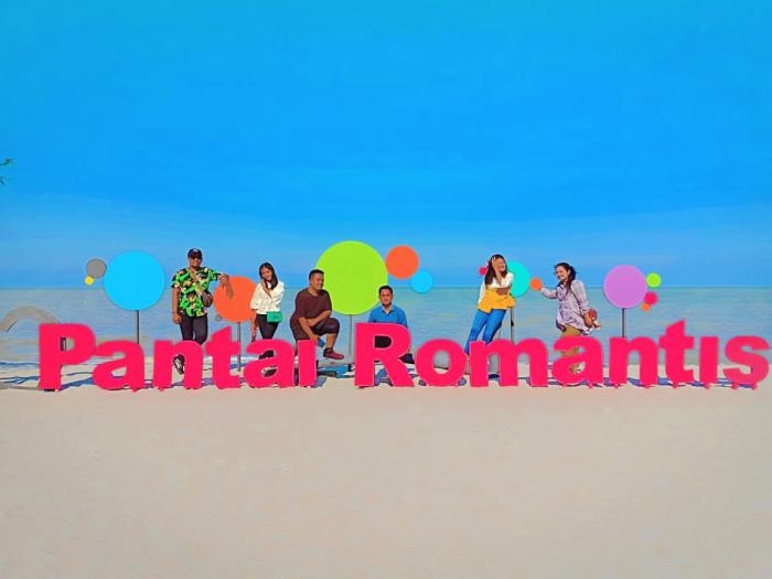 Detail Gambar Romantis Di Pantai Nomer 36