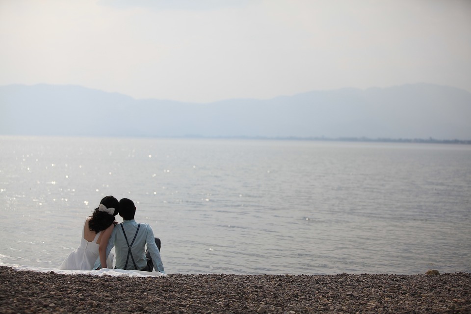 Detail Gambar Romantis Di Pantai Nomer 54