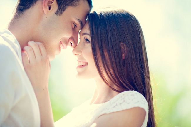 Detail Gambar Romantis Gambar Romantis Cium Leher Nomer 32