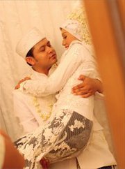 Detail Gambar Romantis Islami Suami Istri Nomer 37