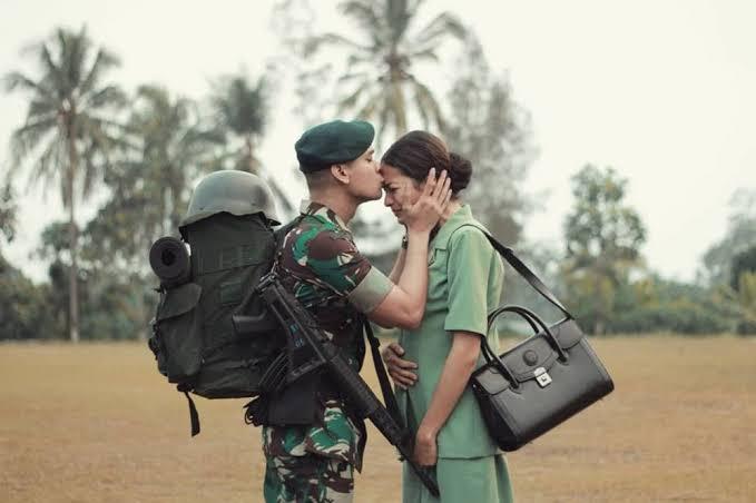 Detail Gambar Romantis Tni Nomer 15