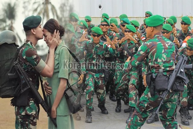 Detail Gambar Romantis Tni Nomer 39