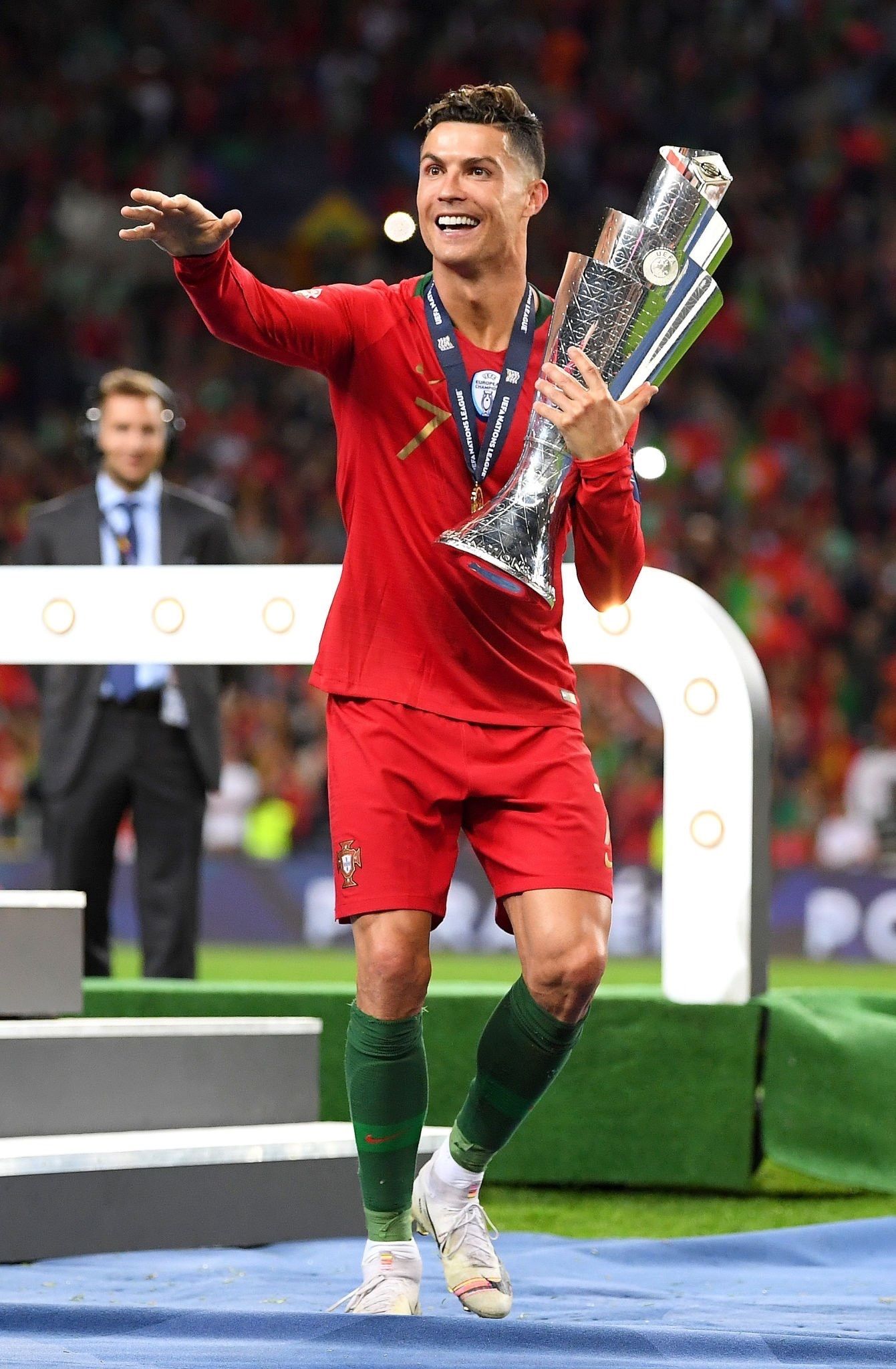 Detail Gambar Ronaldo Portugal Nomer 20