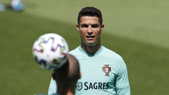 Detail Gambar Ronaldo Portugal Nomer 30