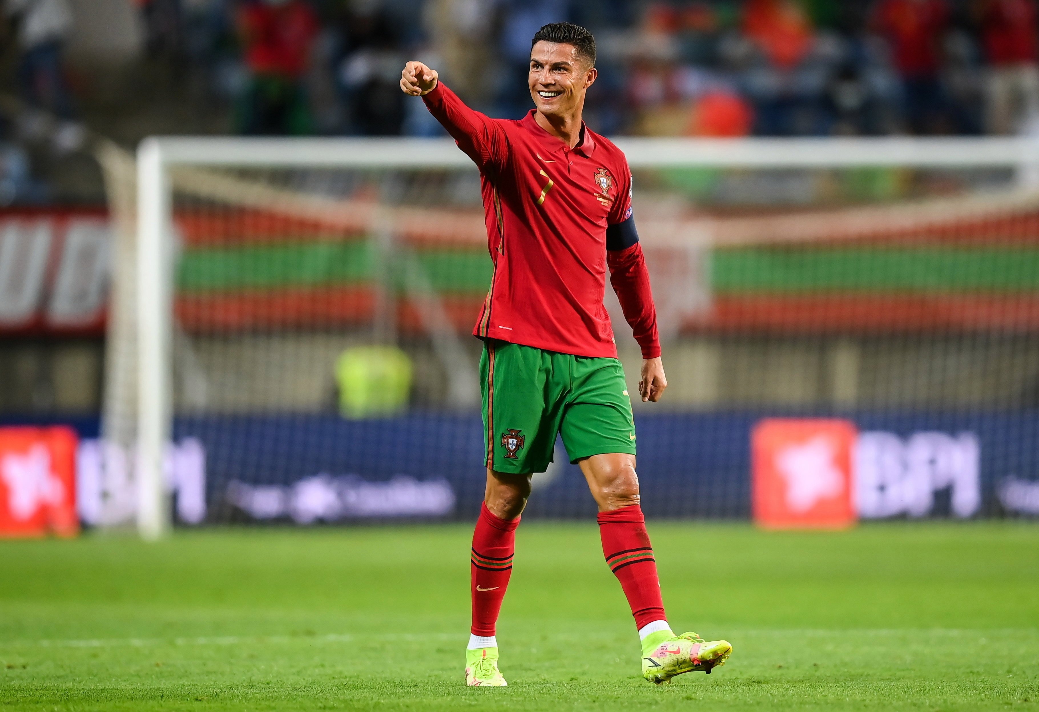 Detail Gambar Ronaldo Portugal Nomer 32