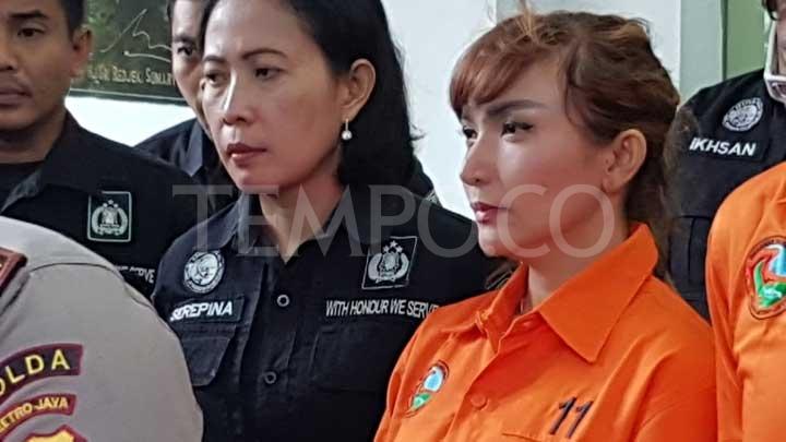 Detail Gambar Roro Fitria Saat Ditangkap Nomer 7