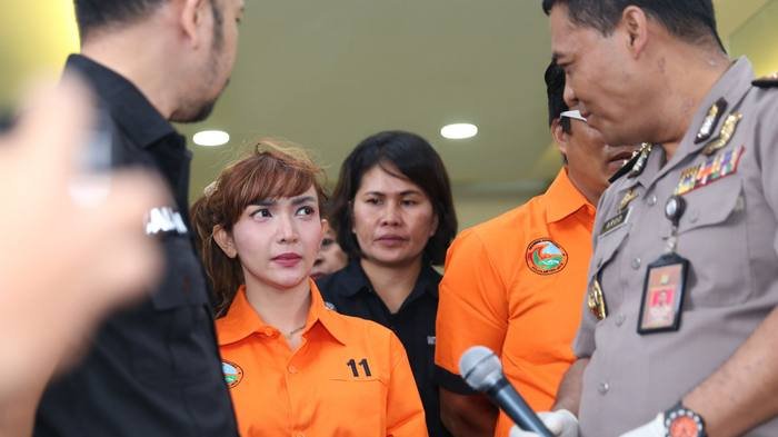 Detail Gambar Roro Fitria Saat Ditangkap Nomer 9