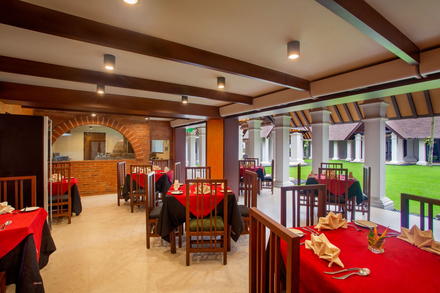 Detail Gambar Ruangan Balai Bancakan Restaurant Hotel Padjajaran Suites Bogor Nomer 35