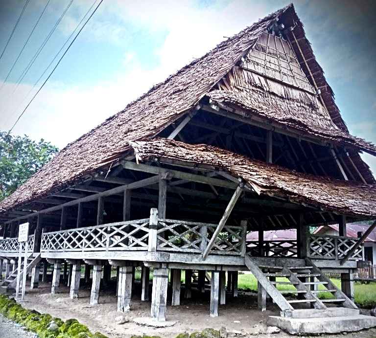 Download Gambar Rumah Adat Baileo Nomer 19