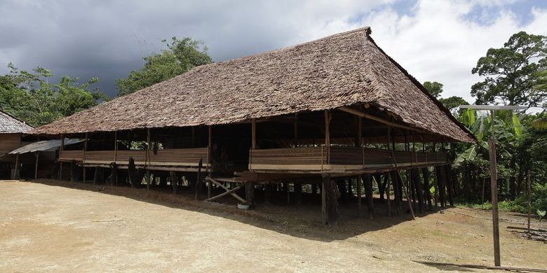 Detail Gambar Rumah Adat Baileo Nomer 5