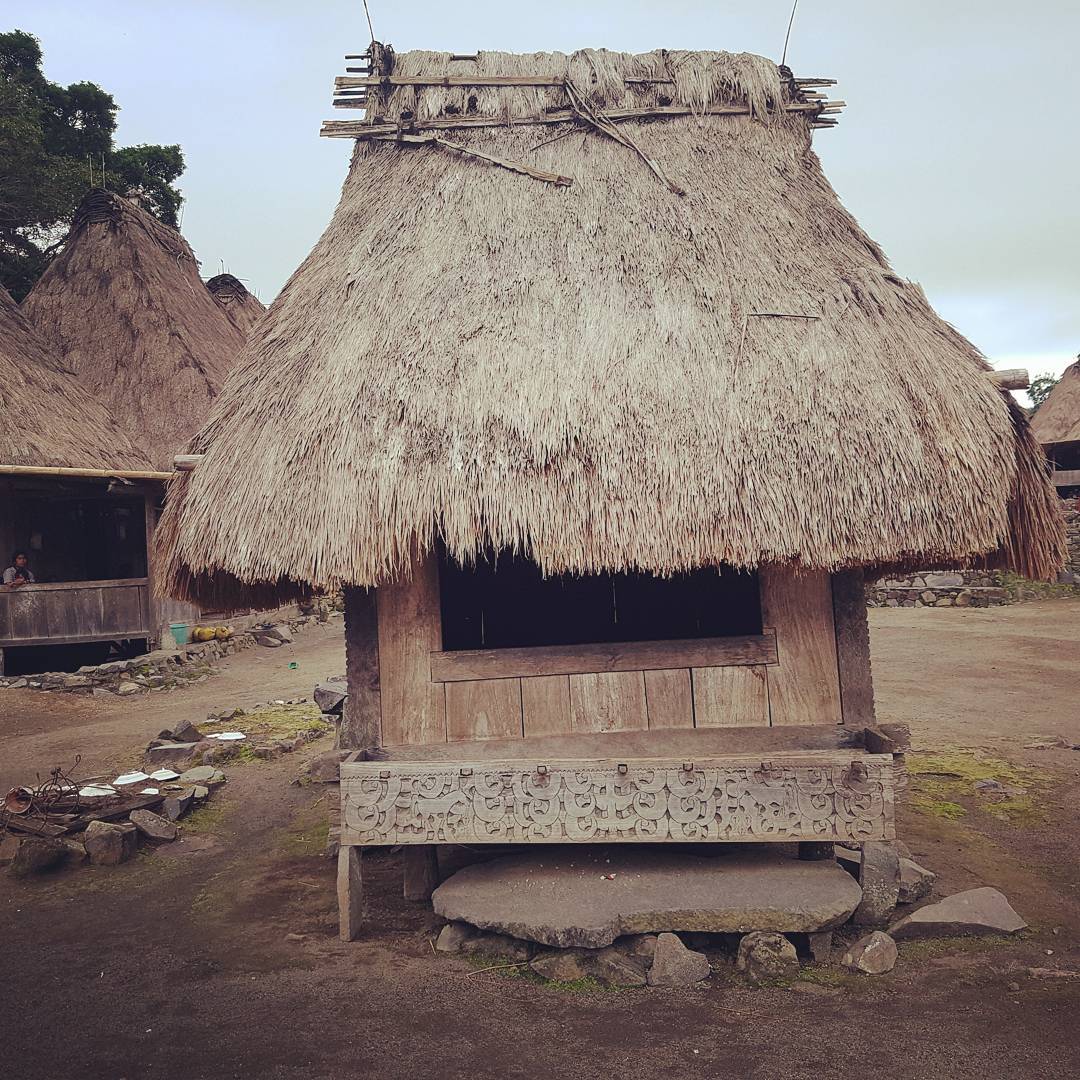 Detail Gambar Rumah Adat Bajawa Nomer 6