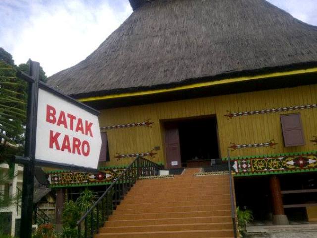 Detail Gambar Rumah Adat Batak Karo Nomer 7