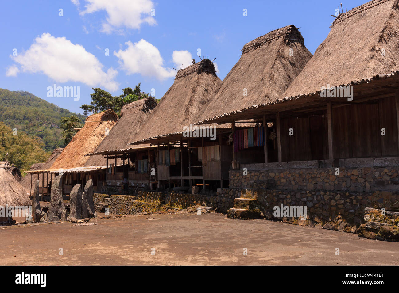 Detail Gambar Rumah Adat Bena Bajawa Nomer 36