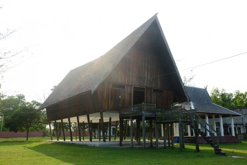 Gambar Rumah Adat Betang - 55+ Koleksi Gambar