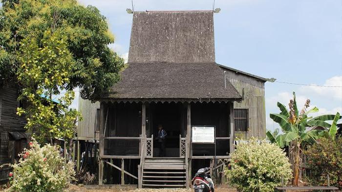 Detail Gambar Rumah Adat Dan Pakaian Adat Di Indonesia Nomer 40