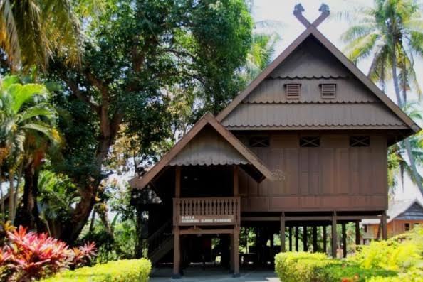 Detail Gambar Rumah Adat Dari Sulawesi Selatan Nomer 34