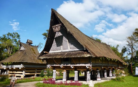 Detail Gambar Rumah Adat Dari Sumatera Utara Nomer 16