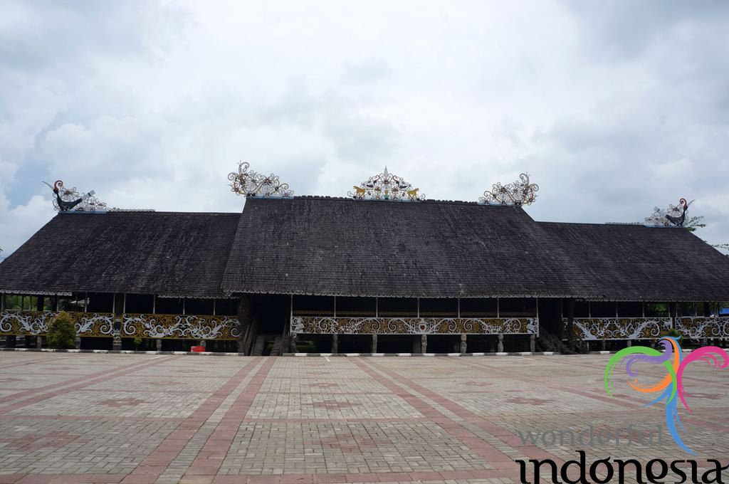 Detail Gambar Rumah Adat Dayak Nomer 12