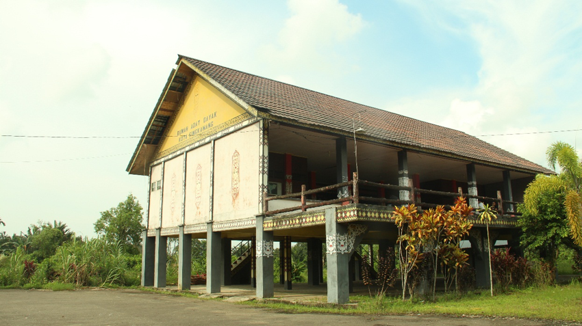 Detail Gambar Rumah Adat Dayak Nomer 25