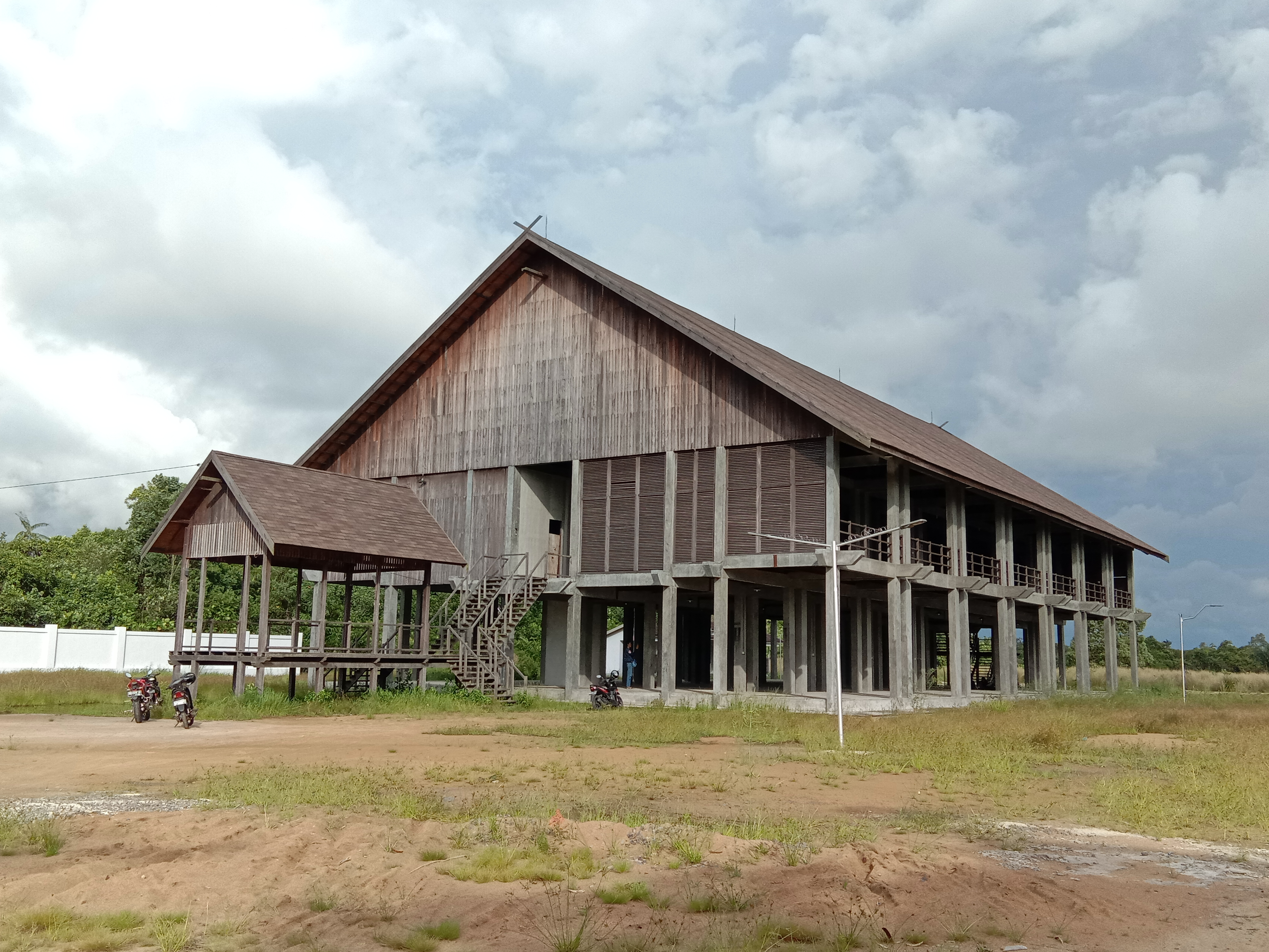 Detail Gambar Rumah Adat Dayak Nomer 28