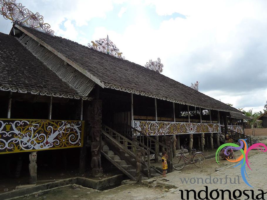 Detail Gambar Rumah Adat Dayak Nomer 6