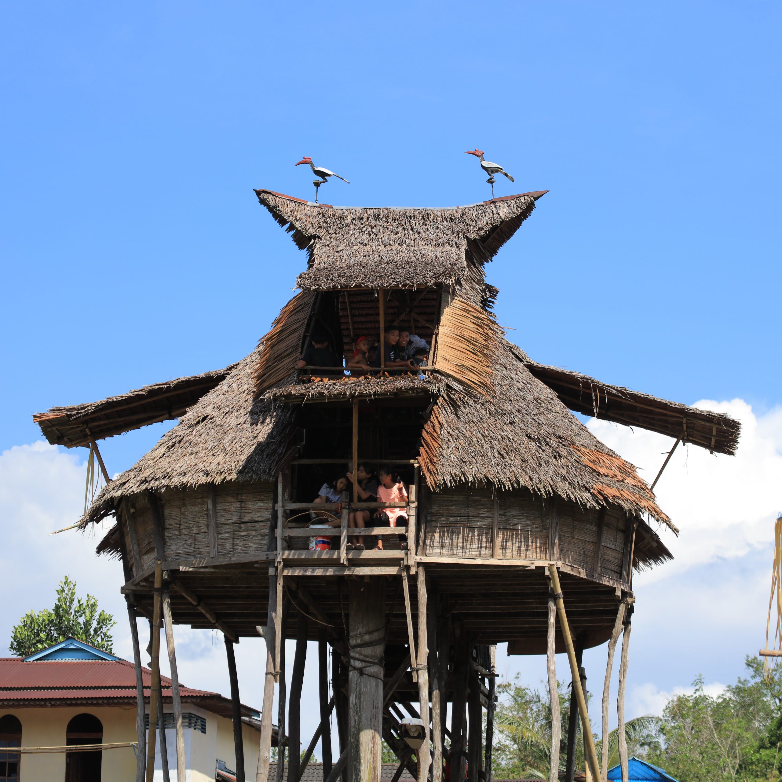 Detail Gambar Rumah Adat Dayak Nomer 7