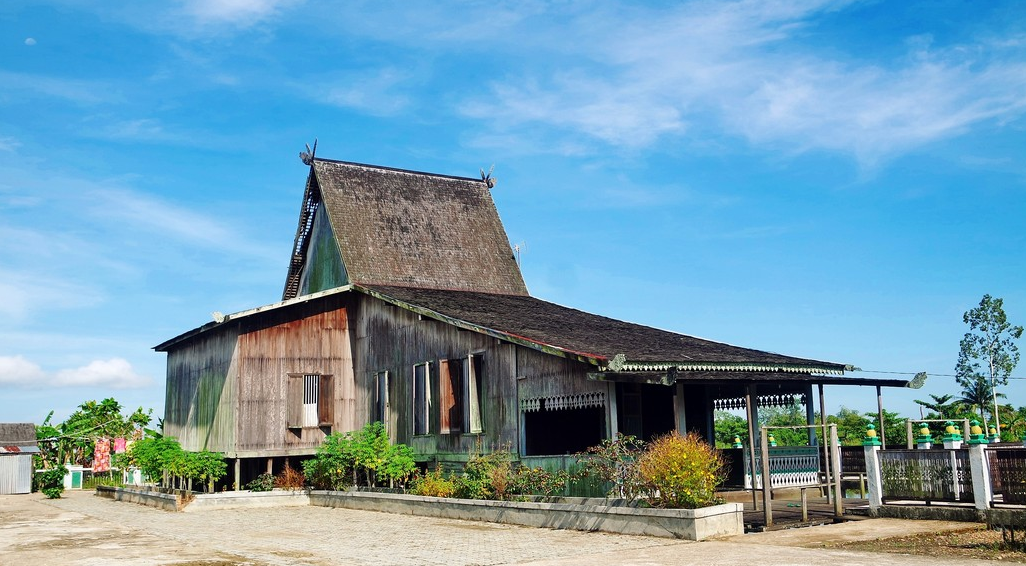 Detail Gambar Rumah Adat Dayak Kalbar Nomer 51