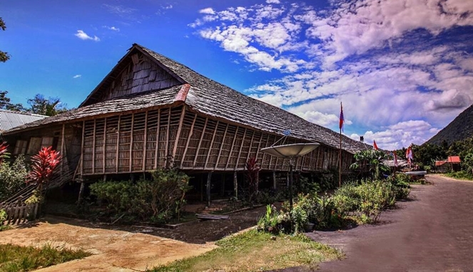 Detail Gambar Rumah Adat Dayak Kalbar Nomer 8