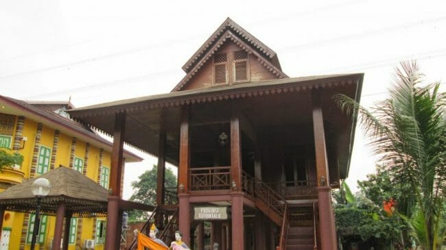 Detail Gambar Rumah Adat Dulohupa Nomer 42