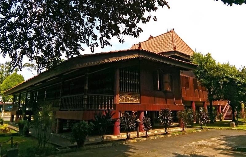 Detail Gambar Rumah Adat Gambar Rumah Adat Palembang Nomer 24