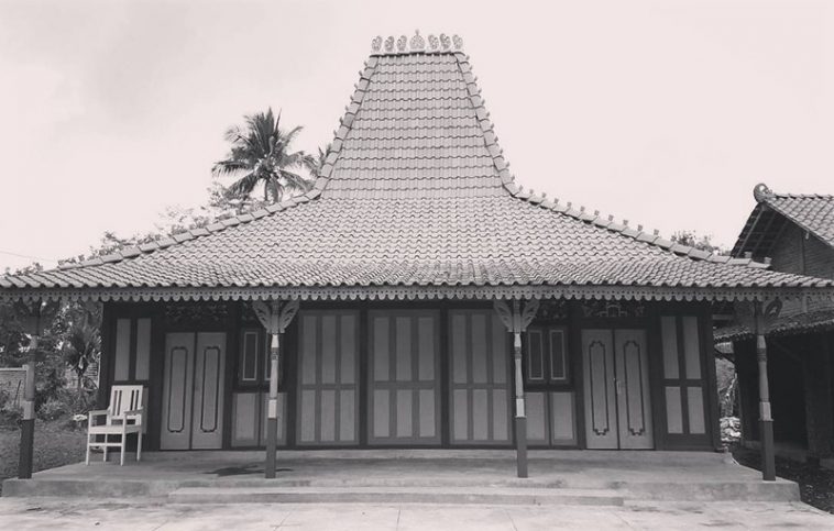 Detail Gambar Rumah Adat Jawa Hitam Putih Nomer 16