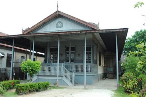Detail Gambar Rumah Adat Kalimantan Selatan Nomer 38