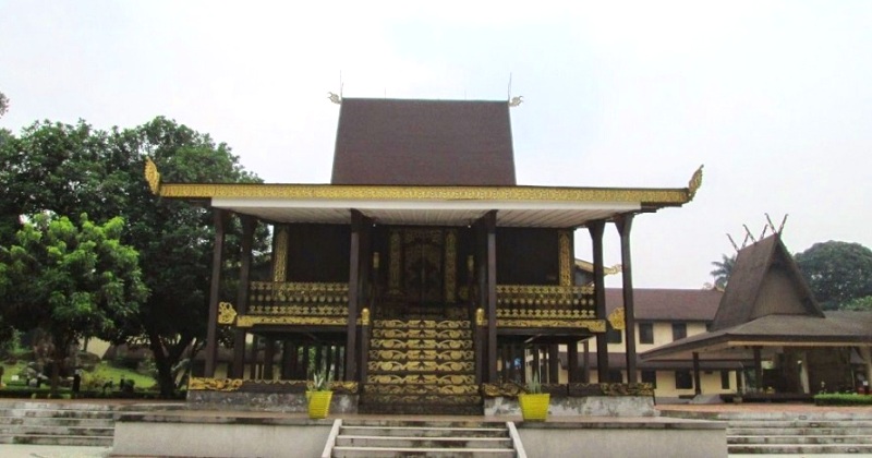 Detail Gambar Rumah Adat Kalimantan Selatan Nomer 8