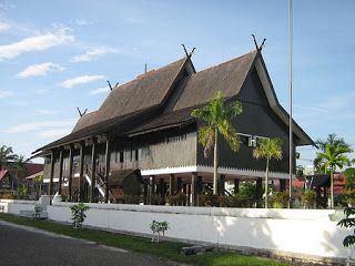 Detail Gambar Rumah Adat Kalimantan Tengah Nomer 11