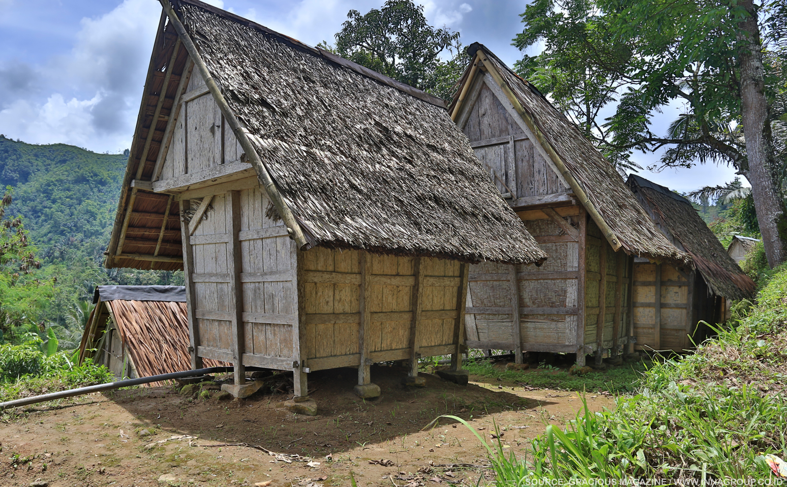 Detail Gambar Rumah Adat Kasepuhan Nomer 55