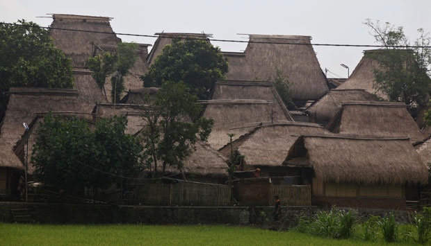 Detail Gambar Rumah Adat Lombok Nomer 33