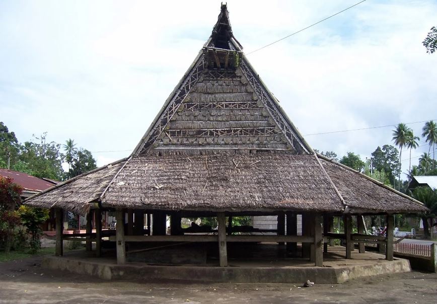 Detail Gambar Rumah Adat Maluku Nomer 17