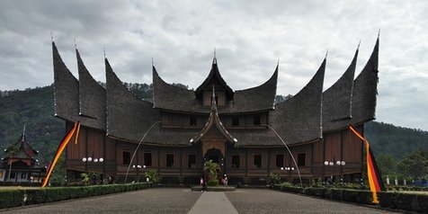 Detail Gambar Rumah Adat Minangkabau Gambar Alat Musik Tradisional Aceh Nomer 27