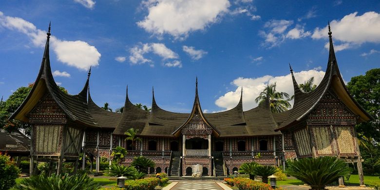 Detail Gambar Rumah Adat Minangkabau Gambar Rumah Adat Bali Dan Namanya Nomer 11