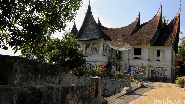 Detail Gambar Rumah Adat Minangkabau Gambar Rumah Adat Bali Dan Namanya Nomer 27