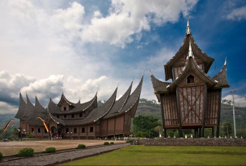 Detail Gambar Rumah Adat Minangkabau Gambar Rumah Adat Bali Dan Namanya Nomer 45