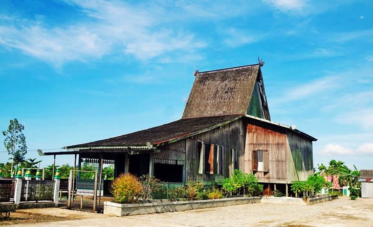 Detail Gambar Rumah Adat Minangkabau Gambar Rumah Adat Kalimantan Selatan Nomer 11