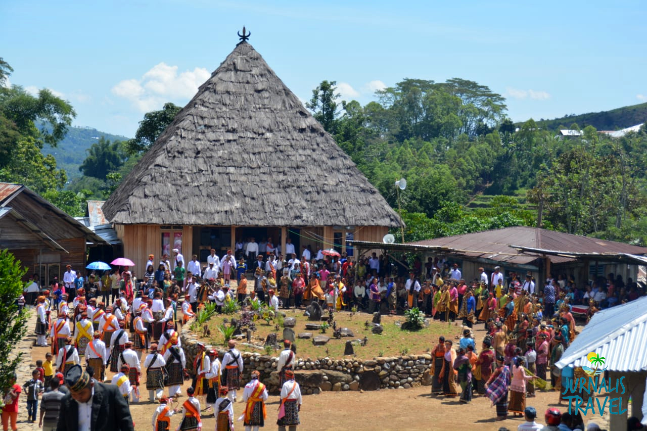 Detail Gambar Rumah Adat Minangkabau Gambar Rumah Adat Nusa Tenggara Timur Nomer 15