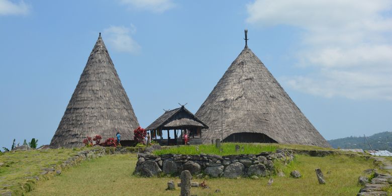 Detail Gambar Rumah Adat Minangkabau Gambar Rumah Adat Nusa Tenggara Timur Nomer 32