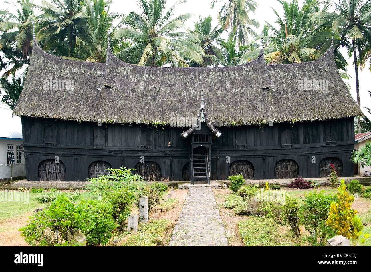 Detail Gambar Rumah Adat Minangkabau Gambar Rumah Adat Nusa Tenggara Timur Nomer 39